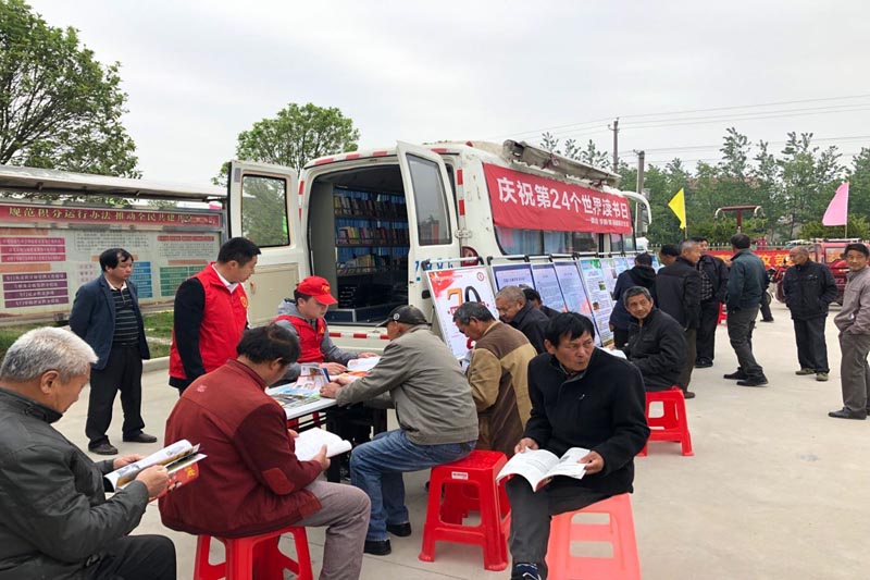 把涉及种植、养殖、科普等知识的图书送到百姓身边800.jpg 把涉及种植、养殖、科普等知识的图书送到百姓身边800.jpg