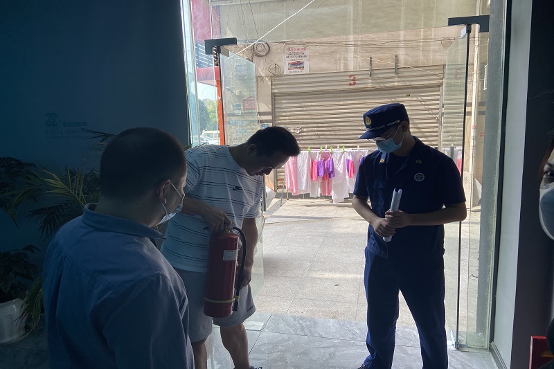 9.27在和平网吧开展安全检查.jpg